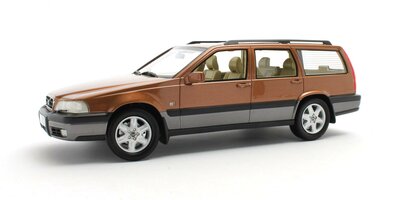 Cult Models 1:18 Volvo V70 XC Cross Country sandstone pearl. Verwacht september - 2024