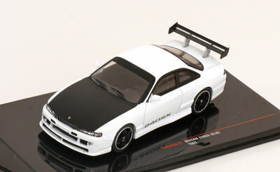 IXO 1:43 Nissan 240SX (S14) 1997 wit met zwart