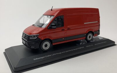 Odeon 1:43 Volkswagen Crafter L2H2 rood met Brandweer decal, limited 504 pcs, in vitrine