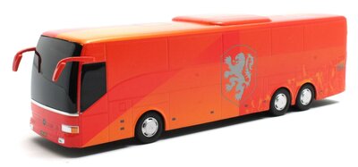 Matrix 1:64 KNVB spelersbus Nederlands elftal (die-cast)