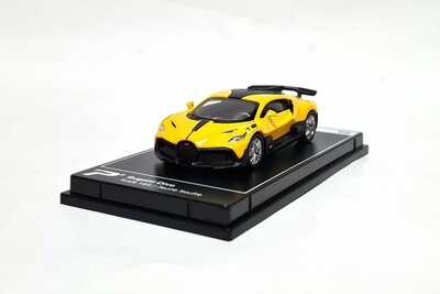 Poster Cars 1:64 Bugatti Divo (Jaune Soufre) Hypecar League Collection no 19