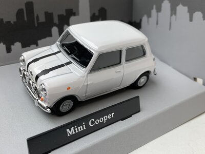 Cararama 1:43 Mini Cooper wit met zwarte strepen 