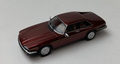 Premium Classixxs 1:87 Jaguar XJ-S 1981 donkerrood