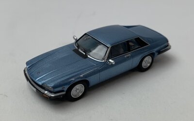 Premium Classixxs 1:87 Jaguar XJ-S 1981 lichtblauw