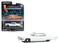 Greenlight 1:64 Cadillac Sedan deVille 1972 cotillion white - California Lowriders Series 3