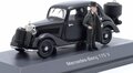 Schuco 1:43 Mercedes Benz 170 V Houtverbrander/Holzvergaser + figuur zwart