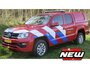 Bburago 1:43 Volkswagen Amarok Brandweer rood in window-box_